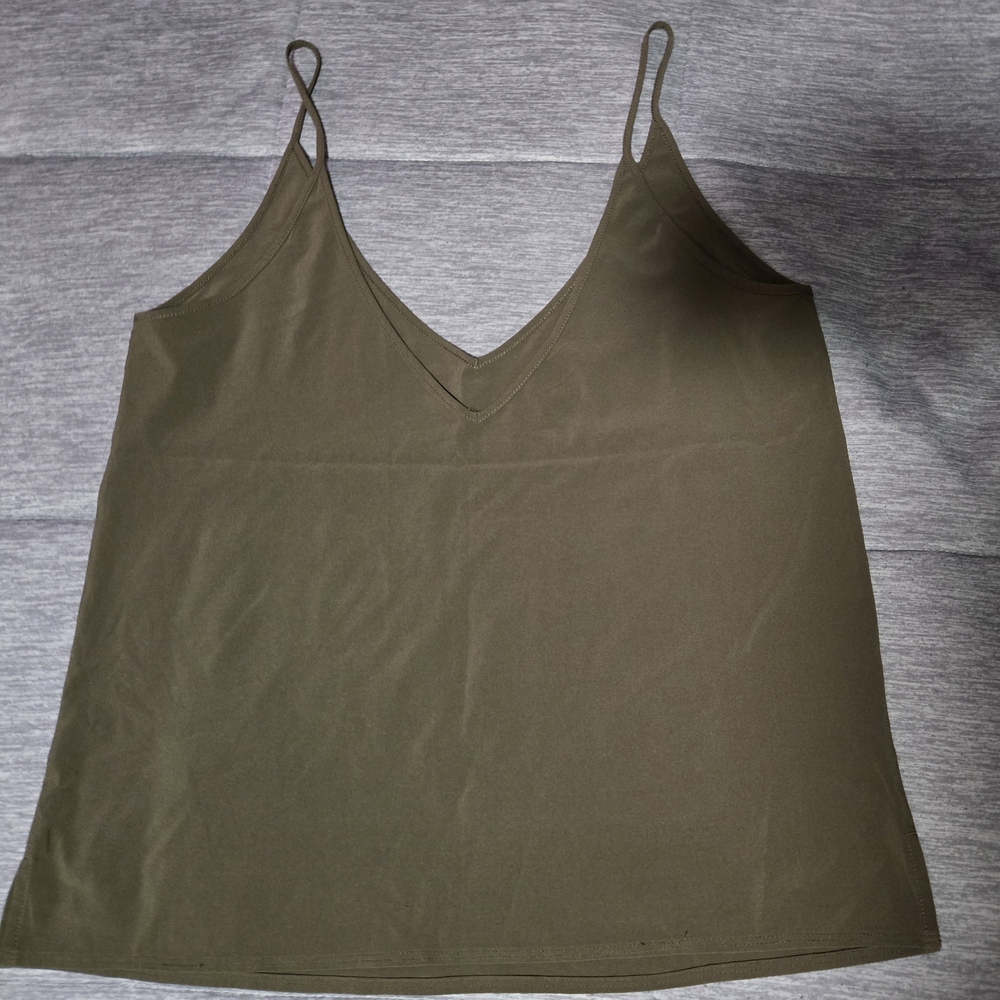 Vuori Women's Villa V-Neck Cami - Picture 4 of 4